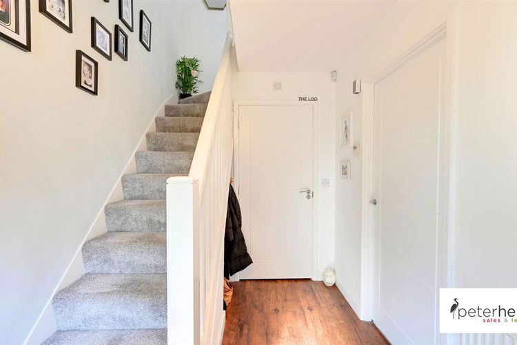 Entrance Hall - Picture 11 of 25