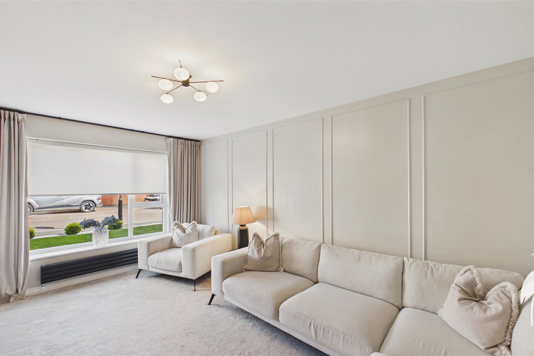 Lounge - Picture 3 of 34