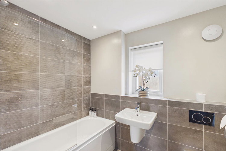 Bathroom - Picture 23 of 34