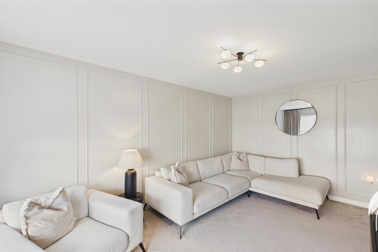 Lounge - Picture 5 of 34