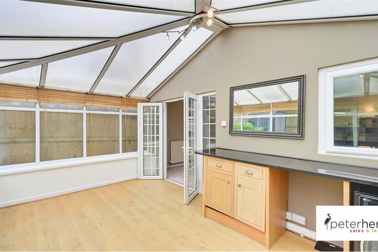 Conservatory - Picture 10 of 28