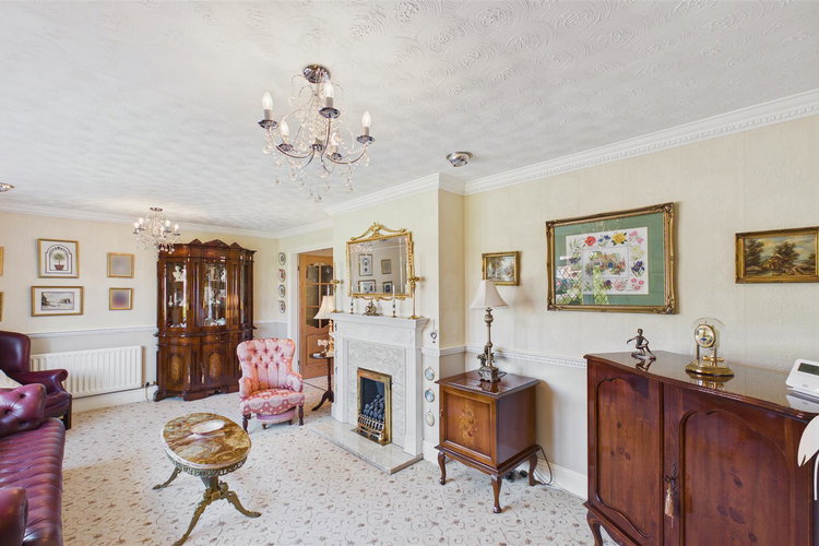 Lounge - Picture 3 of 37