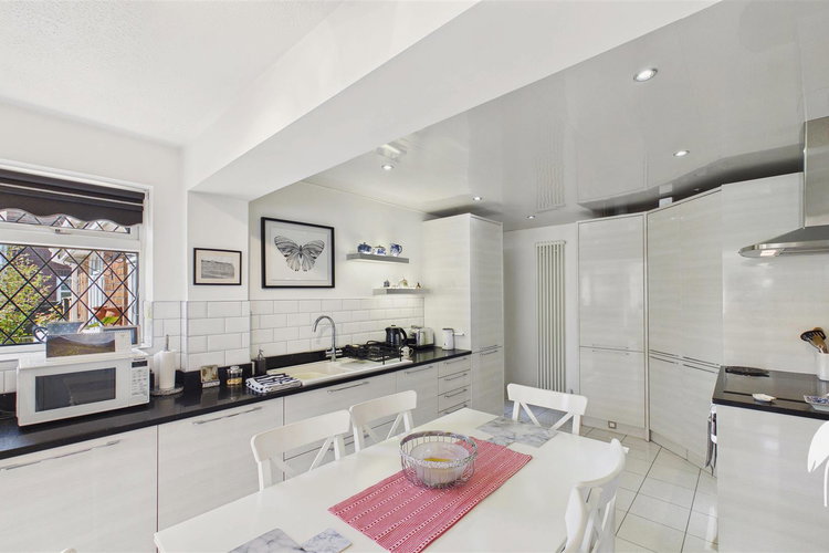 Breakfasting Kitchen - Picture 14 of 37