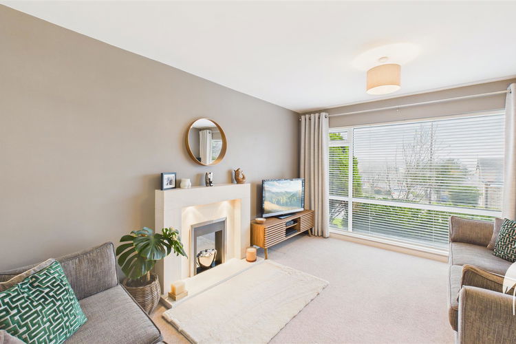 Lounge/Dining Room - Picture 2 of 31