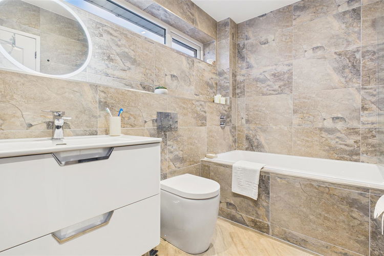 Bathroom - Picture 25 of 31