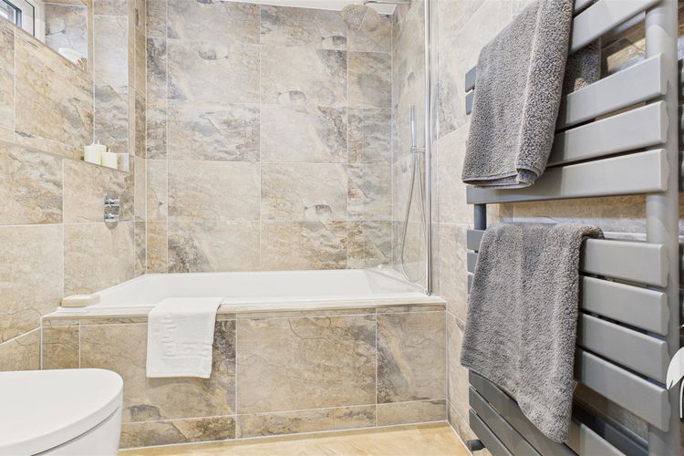 Bathroom - Picture 26 of 31