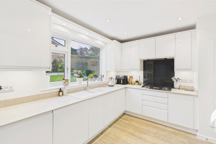 Kitchen - Picture 7 of 31