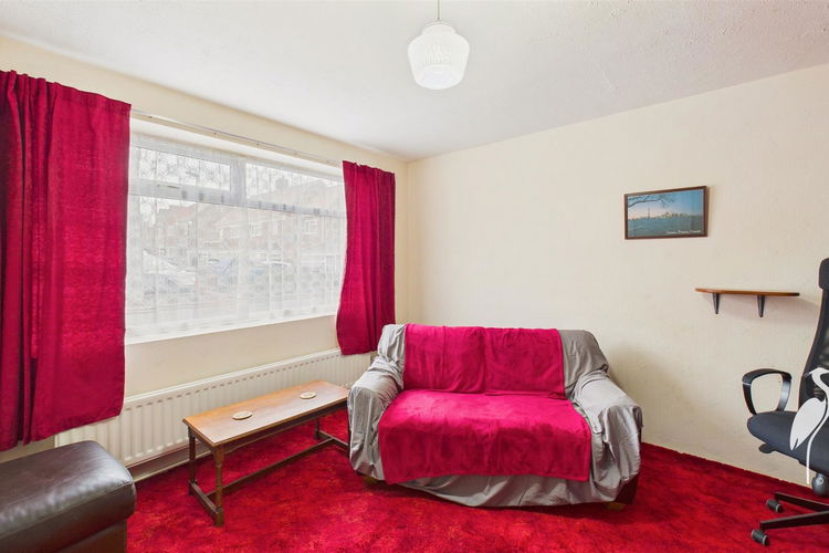 Lounge - Picture 5 of 19