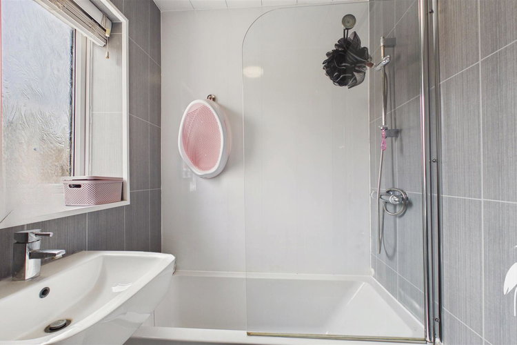 Bathroom - Picture 18 of 22