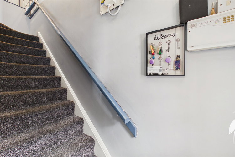 Entrance Lobby - Picture 10 of 22