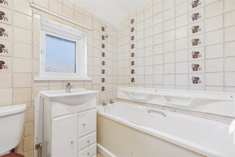 Bathroom - Picture 15 of 18