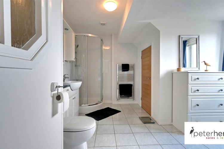 En-Suite/Dressing Room - Picture 17 of 31
