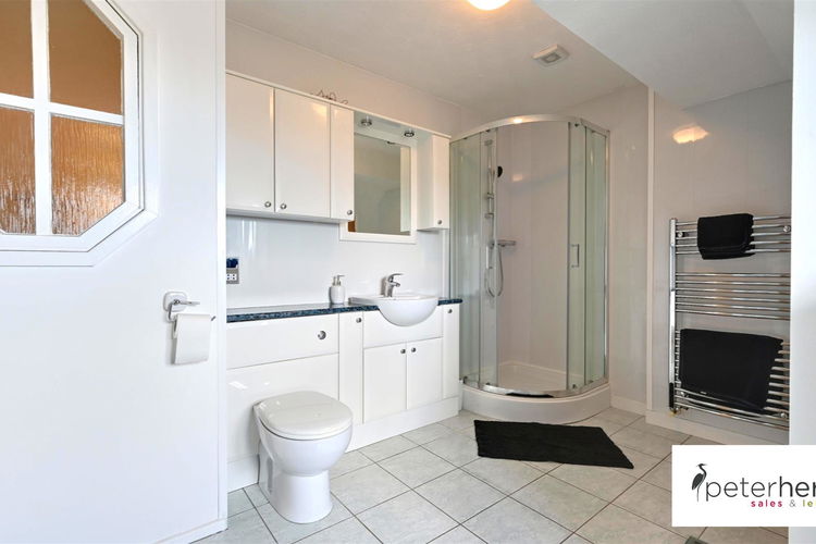 En-Suite/Dressing Room - Picture 18 of 31