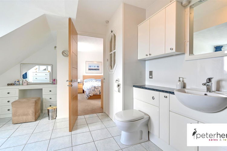 En-Suite/Dressing Room - Picture 19 of 31