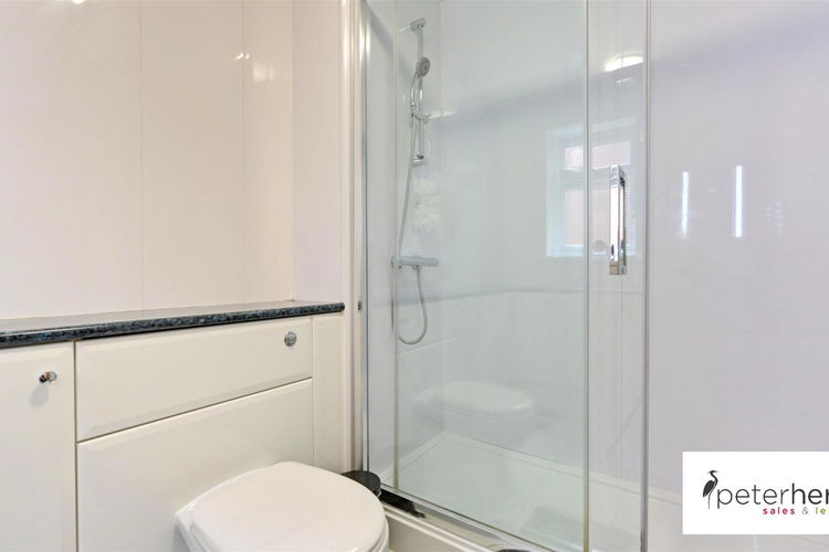 Shower Room - Picture 25 of 31