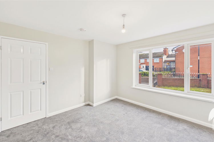 Lounge - Picture 3 of 16