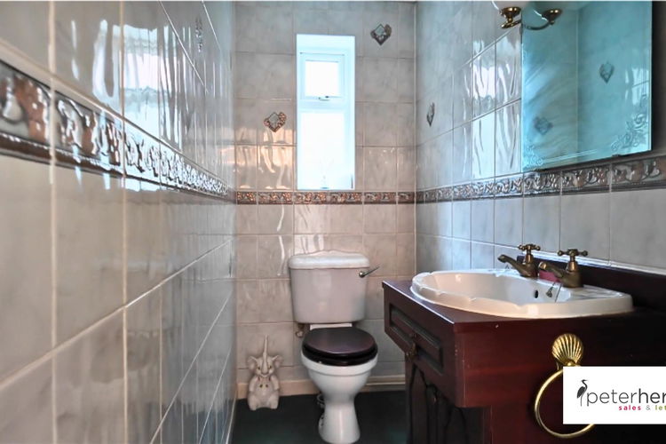 Separate WC - Picture 20 of 39
