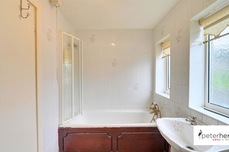 Bathroom - Picture 29 of 39