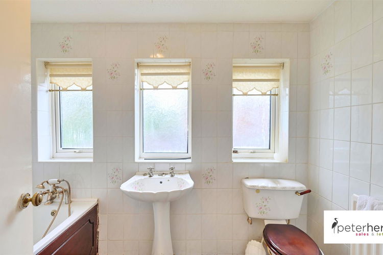 Bathroom - Picture 30 of 39