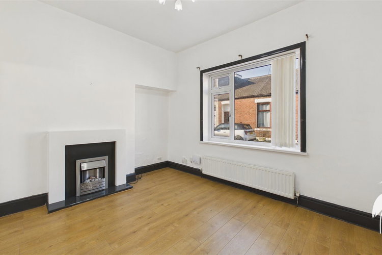 Lounge/Dining Room - Picture 2 of 14