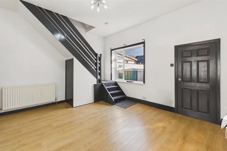 Lounge/Dining Room - Picture 4 of 14