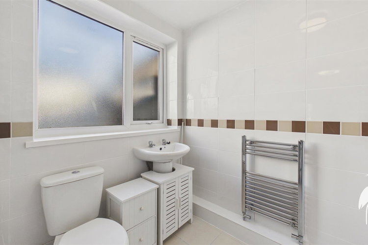 Bathroom - Picture 9 of 14