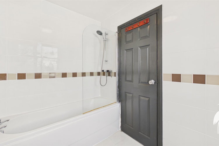 Bathroom - Picture 10 of 14