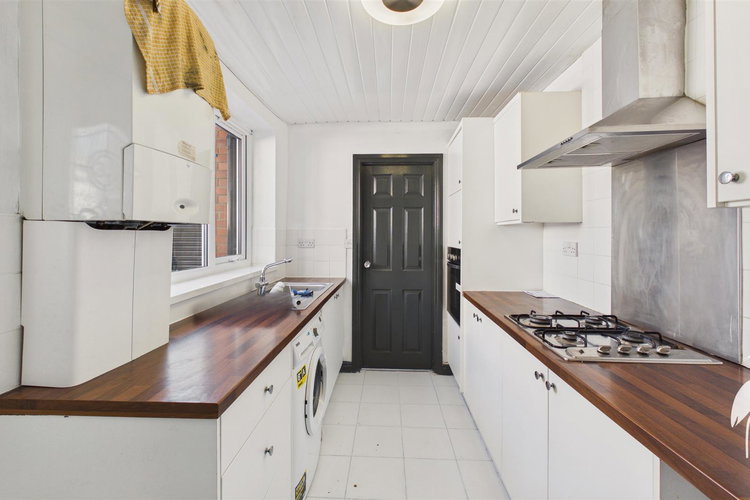 Kitchen - Picture 6 of 14