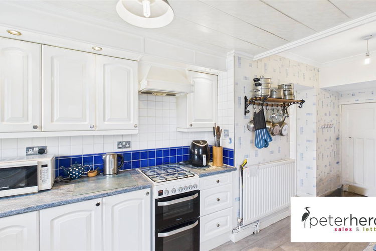 Kitchen - Picture 7 of 25