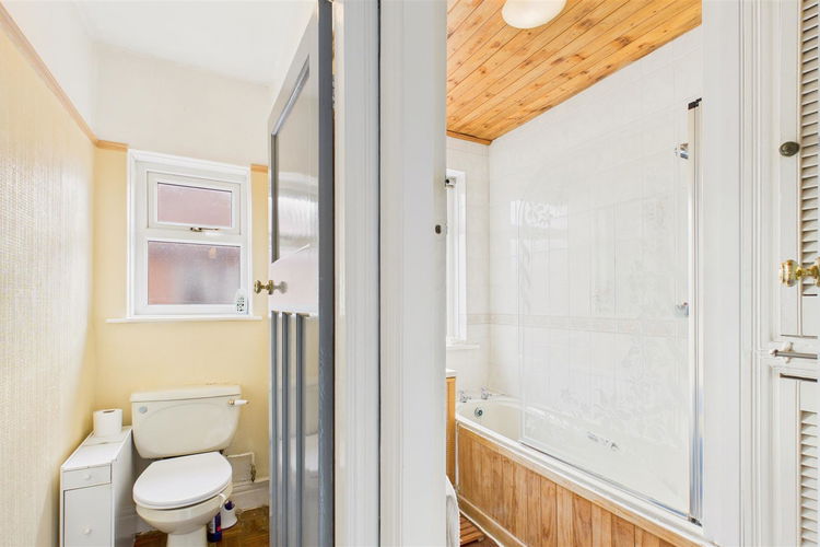 Separate WC - Picture 15 of 21