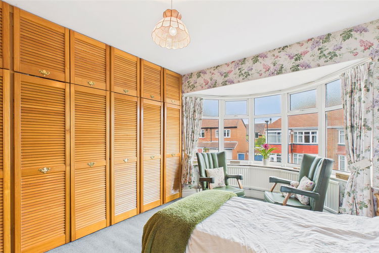 Bedroom 1 - Picture 10 of 21