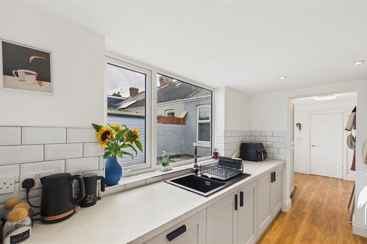 Kitchen - Picture 10 of 25