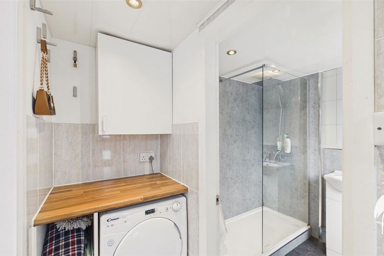 Rear Hall - Picture 15 of 25