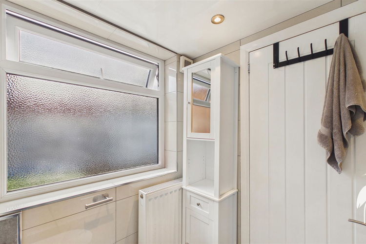 Shower Room - Picture 17 of 25