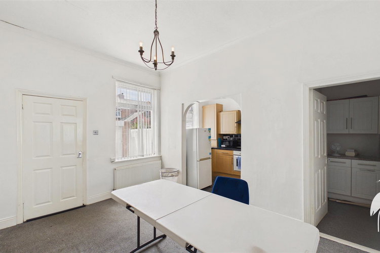 Dining Room - Picture 6 of 19