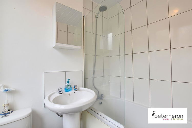 Bathroom - Picture 10 of 17