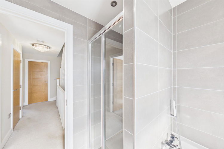 Bathroom - Picture 24 of 39