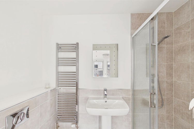 En-Suite Shower Room - Picture 17 of 39