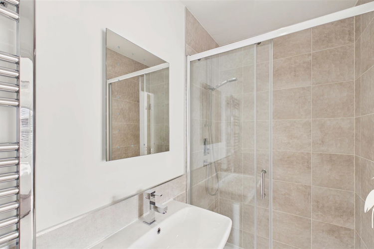 En-Suite Shower Room - Picture 18 of 39