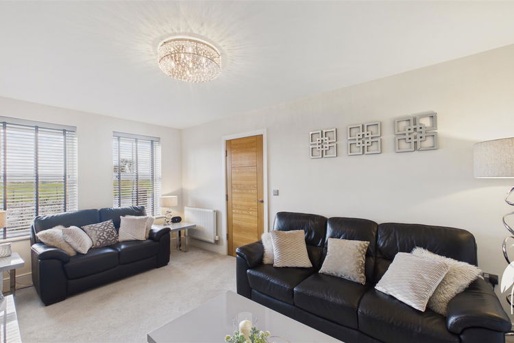 Lounge - Picture 3 of 39