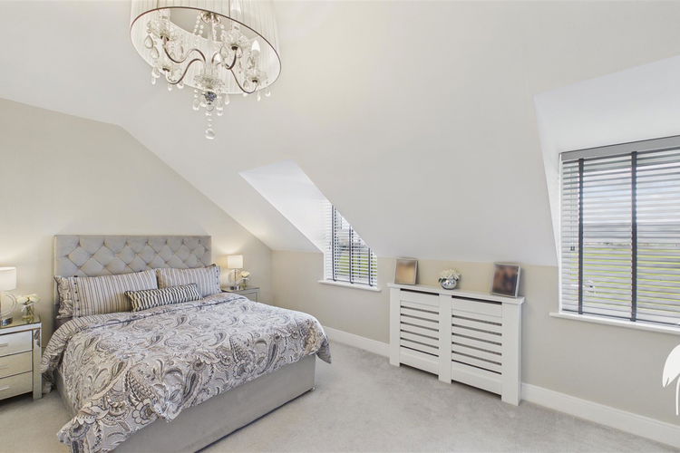 Principal Bedroom - Picture 26 of 39