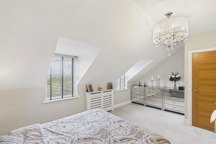 Principal Bedroom - Picture 27 of 39