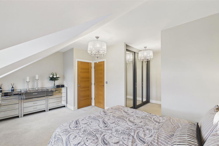 Principal Bedroom - Picture 29 of 39