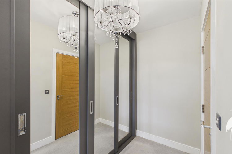 Principal Bedroom - Picture 30 of 39