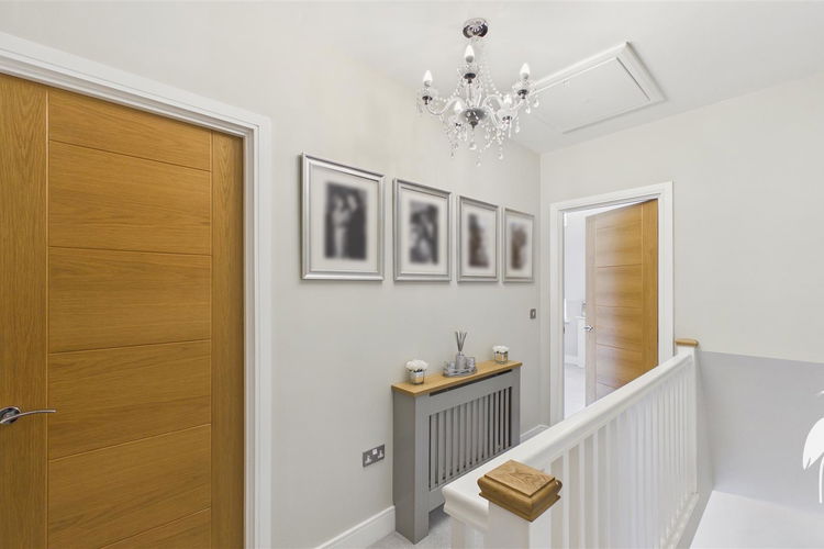 Second Floor Landing - Picture 35 of 39