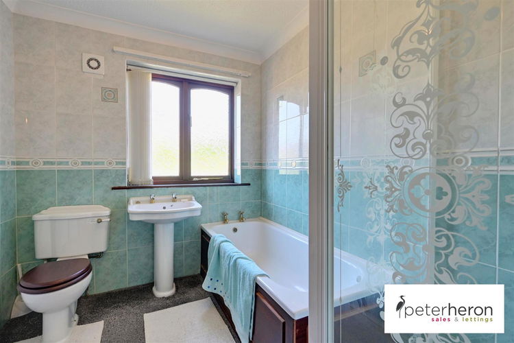 Bathroom - Picture 19 of 20