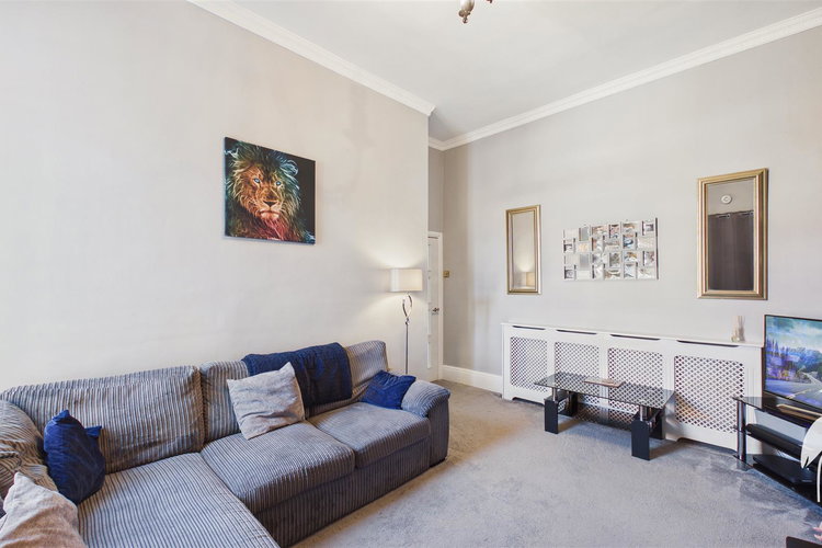 Lounge - Picture 4 of 17
