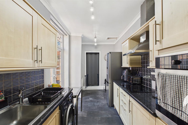 Kitchen - Picture 5 of 17