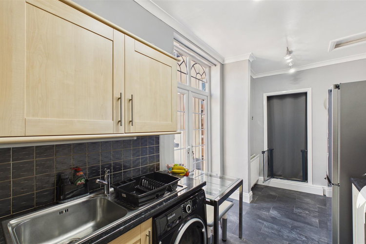 Kitchen - Picture 7 of 17