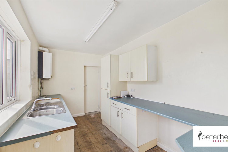 Kitchen - Picture 5 of 17